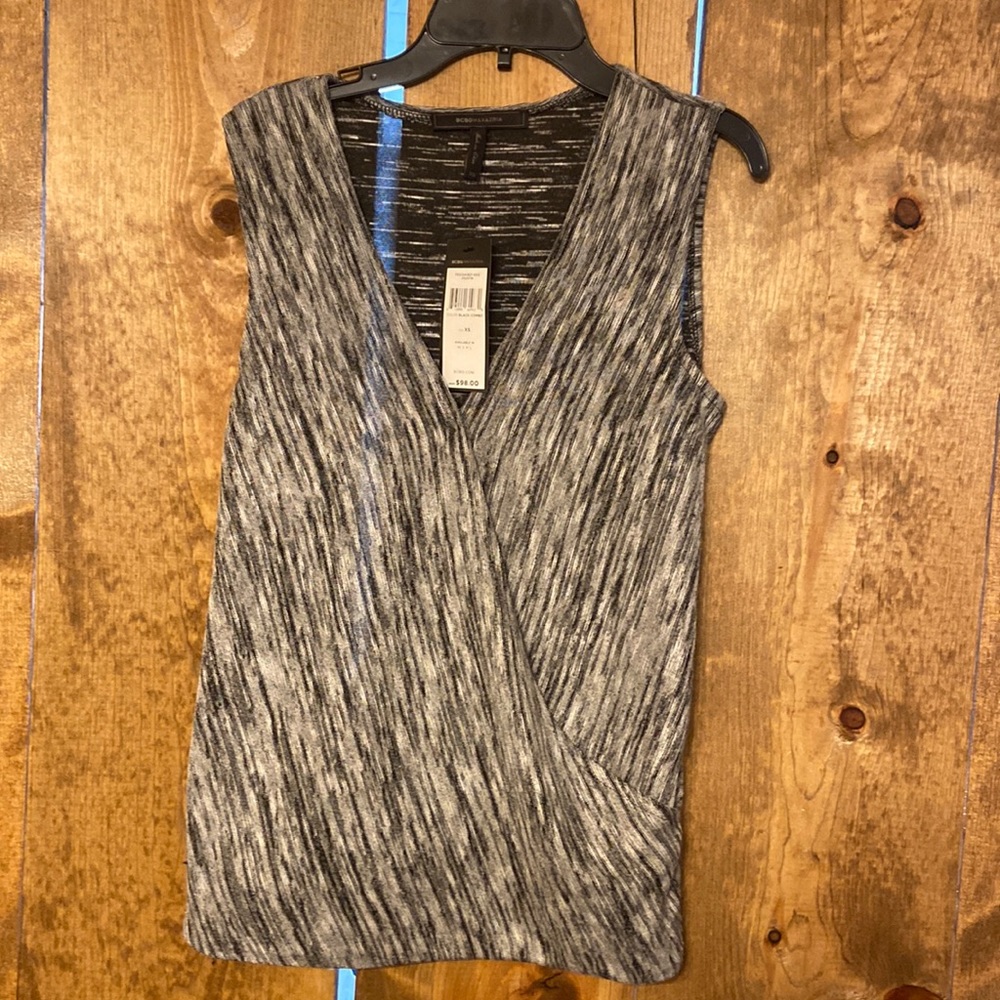 BCBG NWT V neck top sz XS